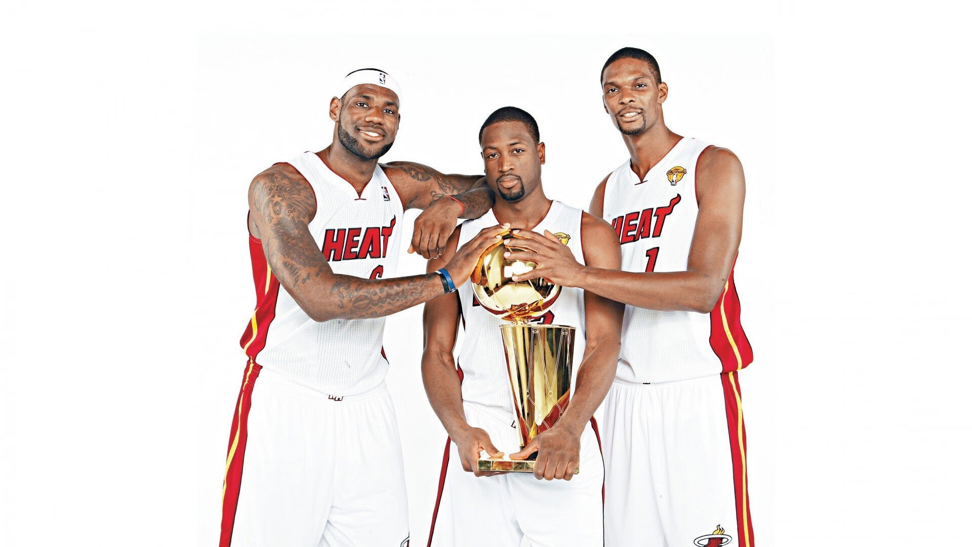 梅西第八次捧起金球奖 阿根廷巨星再创足坛历史